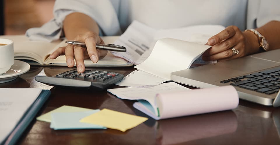 O Custo Real de Usar Resina de Poliuretano Genérica na Sua Produção | Blog O Custo Real de Usar Resina de Poliuretano Genérica na Sua Produção | Blog